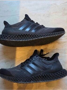 Men’s Adidas Black 4D size 10.5